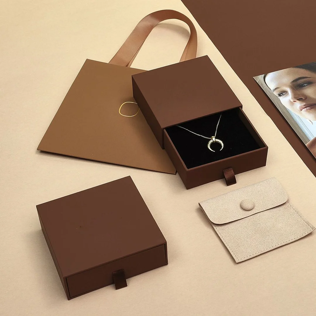 Necklace packaging